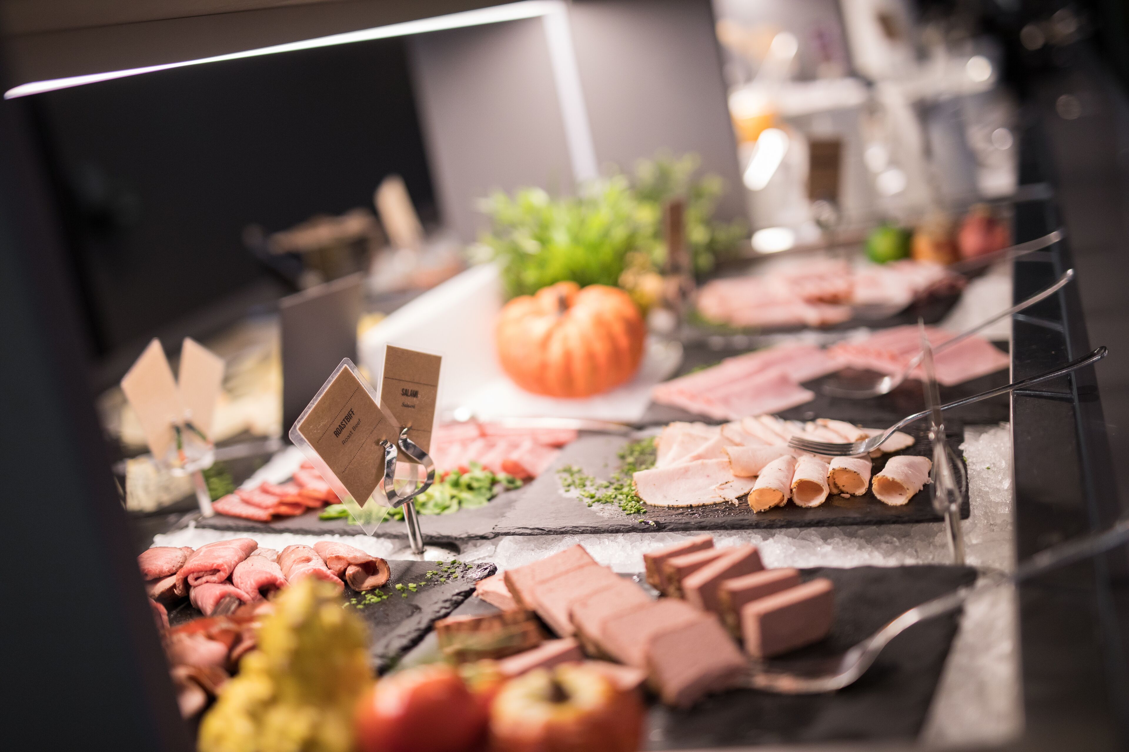 free daily breakfast