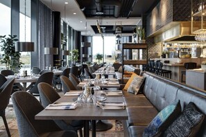 Dining - Clarion Hotel Air (Sola)