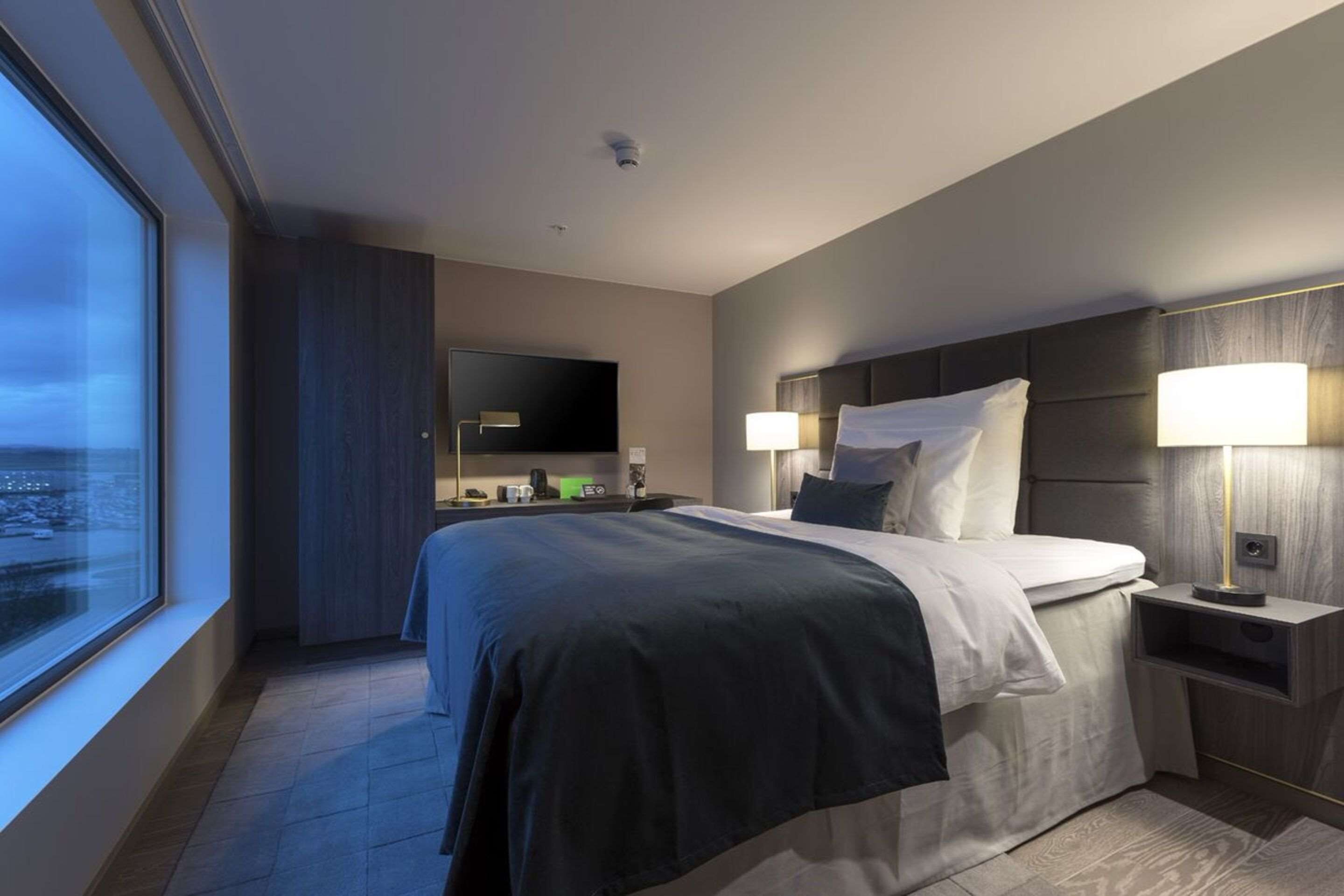 1 bedroom, premium bedding, pillow-top beds, minibar