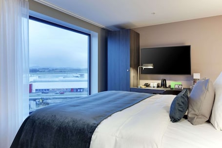 1 bedroom, premium bedding, pillowtop beds, minibar. Clarion Hotel Air