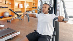 A gym with exercise equipment, a treadmill, and various fitness accessories on shelves. - Ibis Jundiai Shopping (Jundiai)