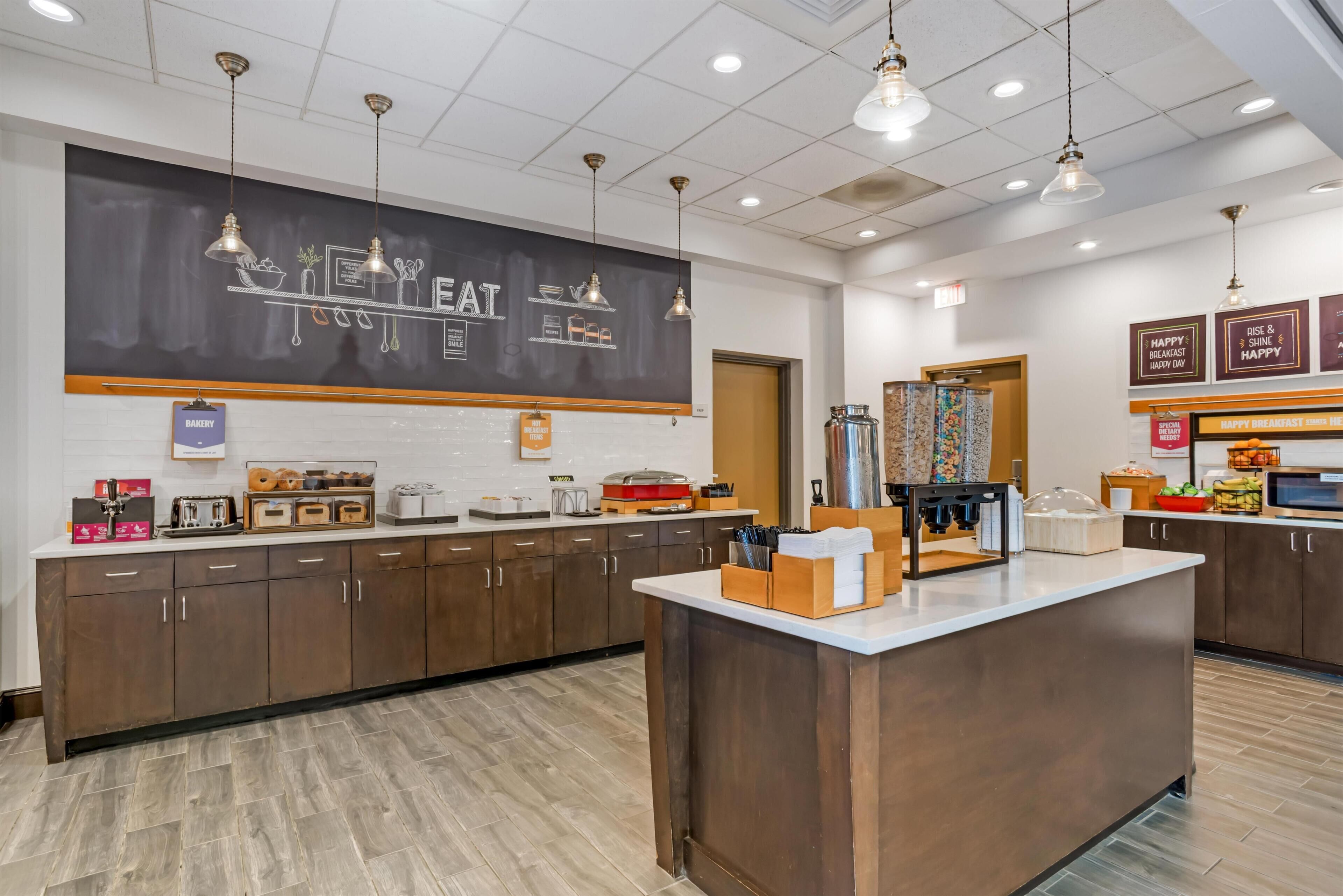 Café da manhã com buffet grátis todos os dias