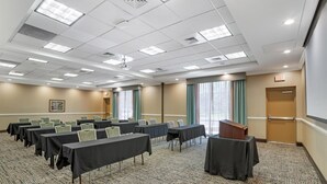 A conference room with tables, chairs, a podium, and a carpeted floor. - Hampton Inn & Suites Fort Mill (Fort Mill)