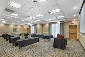 A conference room with tables, chairs, a podium, and a carpeted floor. - Hampton Inn & Suites Fort Mill (Fort Mill)