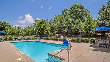 Outdoor pool, pool loungers