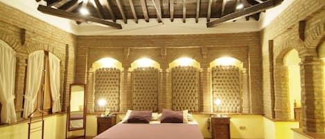 Suite, Jetted Tub | Minibar, in-room safe, desk, cribs/infant beds