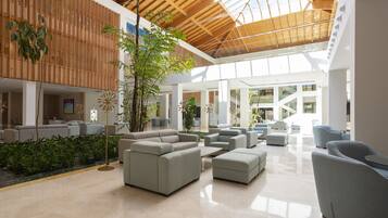 Coin salon dans le hall