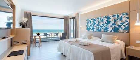 Minibar, safe på rommet, skrivebord og blendingsgardiner