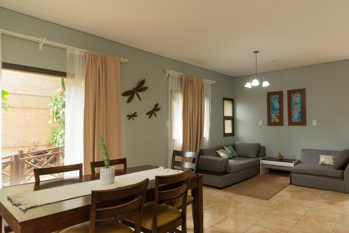 habitación master | living area | smart tv, table football, ping pong, books