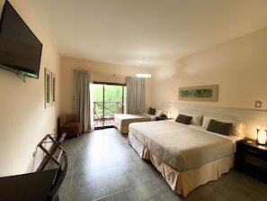 Luxe Triple, balcón | Minibar, két bảo mật tại phòng, nôi (giường cho trẻ sơ sinh) miễn phí