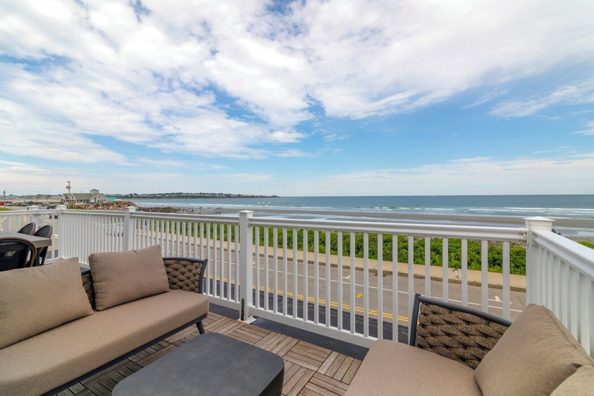Oceanfront 3BR Premium Condo | Vista balcone