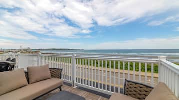 Oceanfront 3BR Premium Condo | Vista balcone