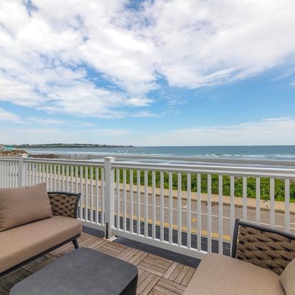 Oceanfront 3BR Premium Condo | Balcony view