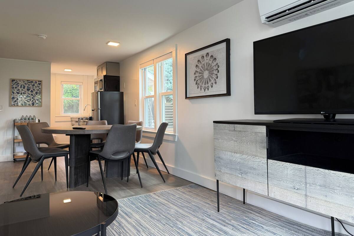 High Tide | Living area
