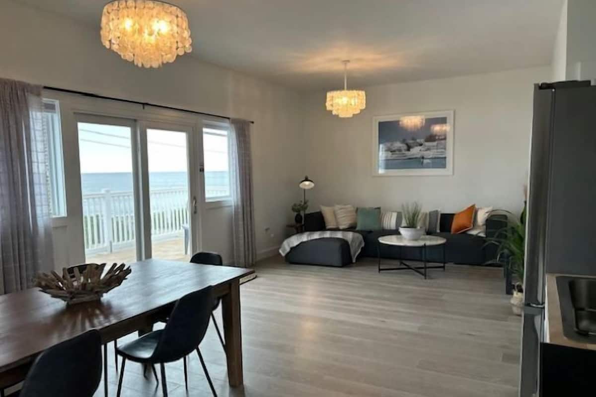 Appartamento Premium, 3 camere da letto | Area soggiorno | TV a schermo piatto 40 pollici con canali via cavo, TV