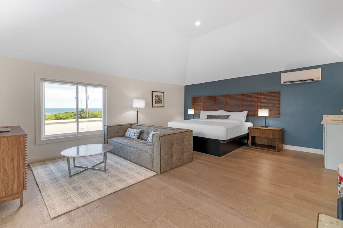Oceanfront Micro Studio with King | WiFi, bed sheets