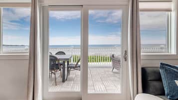 Oceanfront 3BR Premium Condo | Vista dalla camera