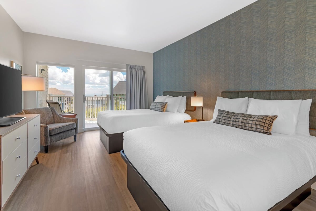Two Queen - Ocean Sands Commons | WiFi, bed sheets