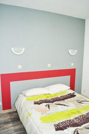 1 quarto, escrivaninha, Wi-Fi de cortesia, roupa de cama