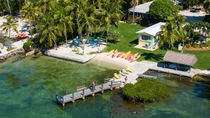 Private beach, white sand, sun loungers, beach towels