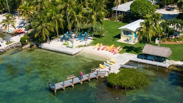 Private beach, white sand, sun loungers, beach towels