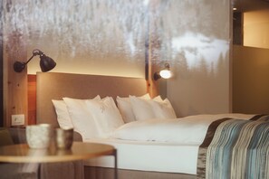 Kahden hengen comfort-huone, tupakointi kielletty, vuoristonäköala | Minibaari, tallelokero huoneessa, työpöytä, äänieristys