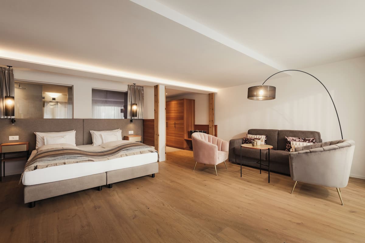 Kahden hengen premium-huone, tupakointi kielletty, vuoristonäköala | Minibaari, tallelokero huoneessa, työpöytä, äänieristys