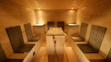 Un sauna, una bañera de hidromasaje, baño turco, tratamientos corporales