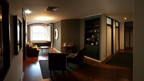 A modern living room with a sofa, chairs, a coffee table, and a bookshelf. - Largo da Sé - HOrigem (Lisbon)