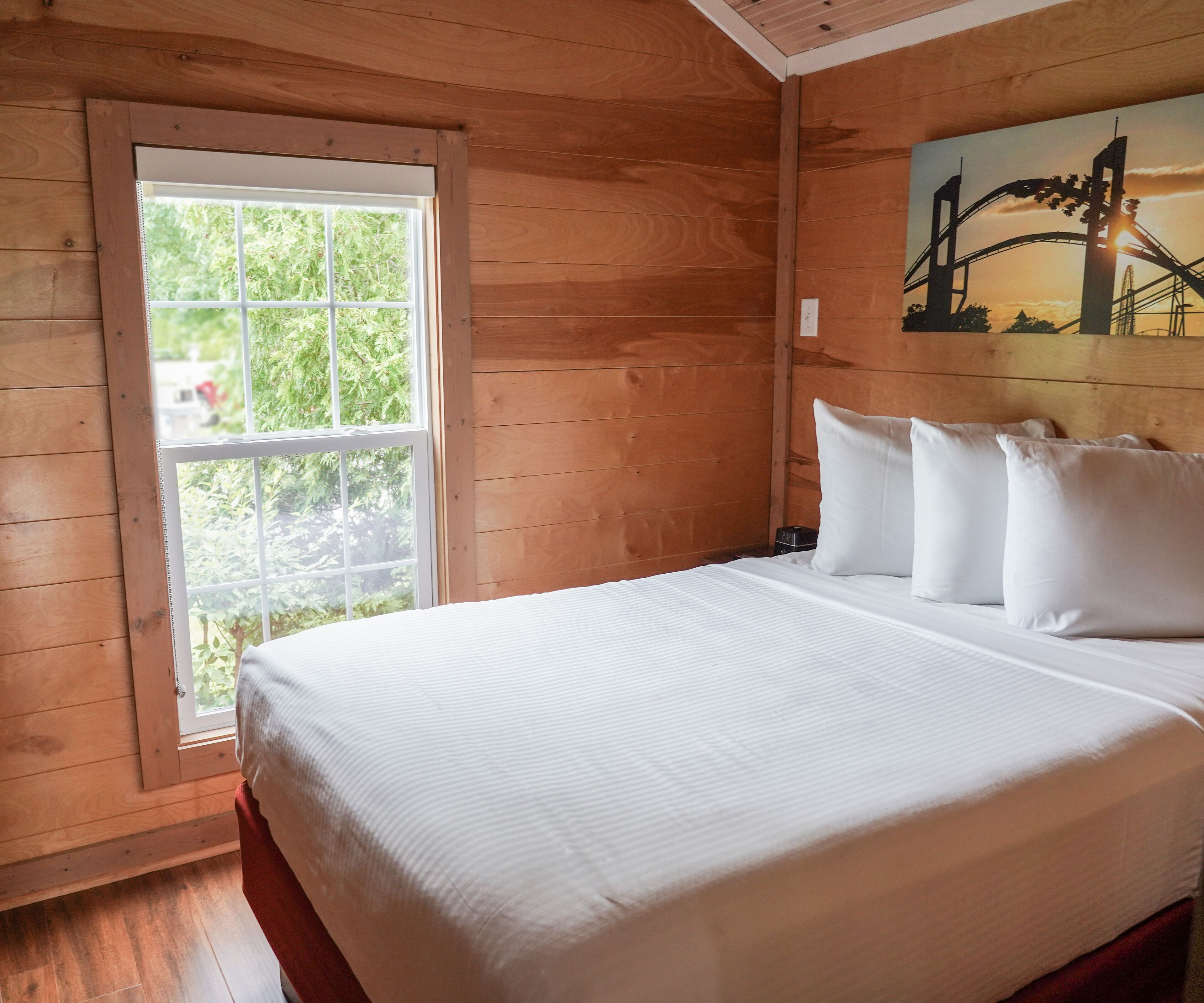 Chalet rustique Standard, côté cour intérieure | Coffre-fort, accès au Wi-Fi (inclus), literie fournie