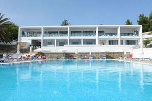 2 outdoor pools, pool umbrellas, sun loungers - Ellia Hotel - All Inclusive (Rhodes)