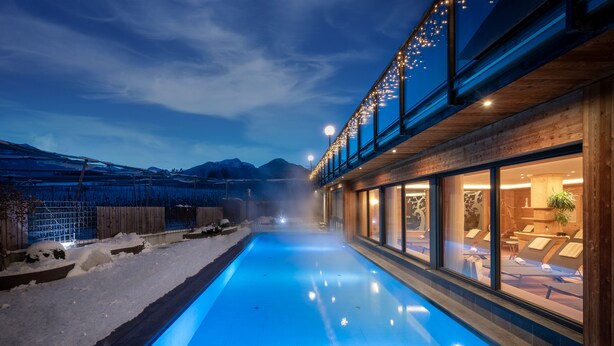 A modern building with a swimming pool, large windows, and outdoor seating. - Hotel Jonathan (Naz Sciaves)