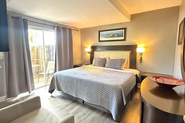 Comfort Apartment, 1 Bedroom, Kitchen, Pool View | Egyptian cotton sheets, premium bedding, memory foam beds, in-room safe
