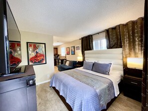 Comfort Studio Suite, 1 King Bed with Sofa bed, Kitchen, Pool View | 2 bedrooms, Egyptian cotton sheets, premium bedding, memory foam beds