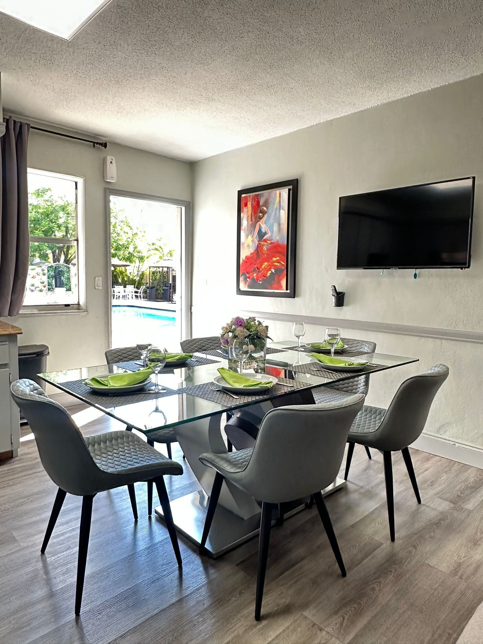 Familienapartment, 3 Schlafzimmer, Küche, Poolblick | Eigene Küche | Kühlschrank, Mikrowelle, Ofen, Herdplatte