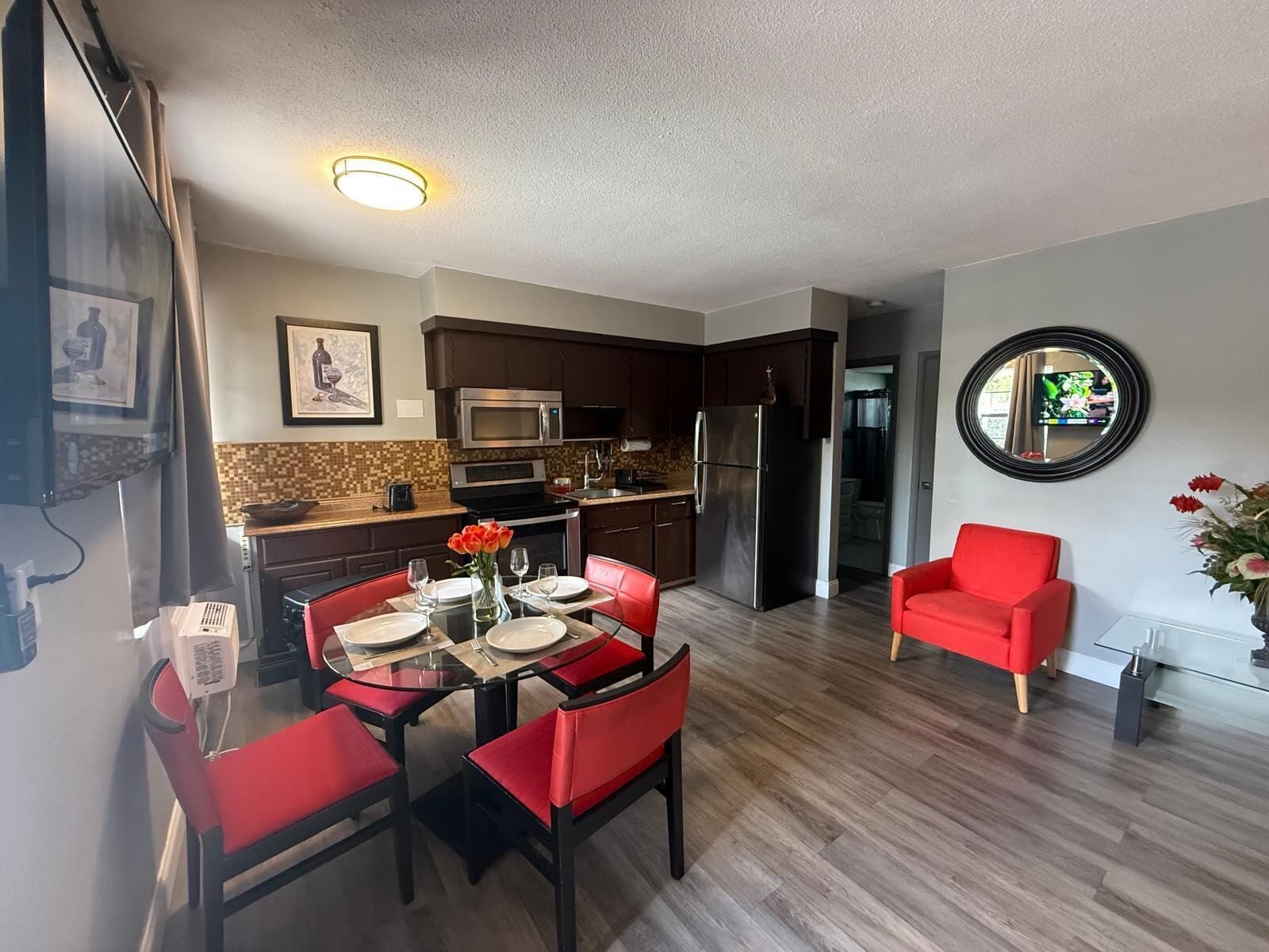 Appartement Confort, 1 chambre, cuisine, vue piscine | Coin séjour | Télévision à écran plat
