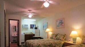 Unclassified image, 4 of 20, button - Ed & Ellens Lodging Key largo (Key Largo)