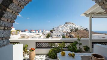Deluxe-studio, merinäköala (Chora View) | Terassi/patio