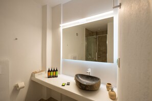 Deluxe Triple Room (Chora View) | Bathroom | Shower, designer toiletries, hair dryer, bathrobes - Kallichoron Art Boutique Hotel (Astypalaia)