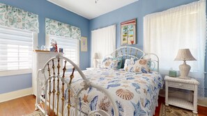 Opal Suite - 1 King Bed, 1 Twin Day Bed and 1 Twin Trundle Bed