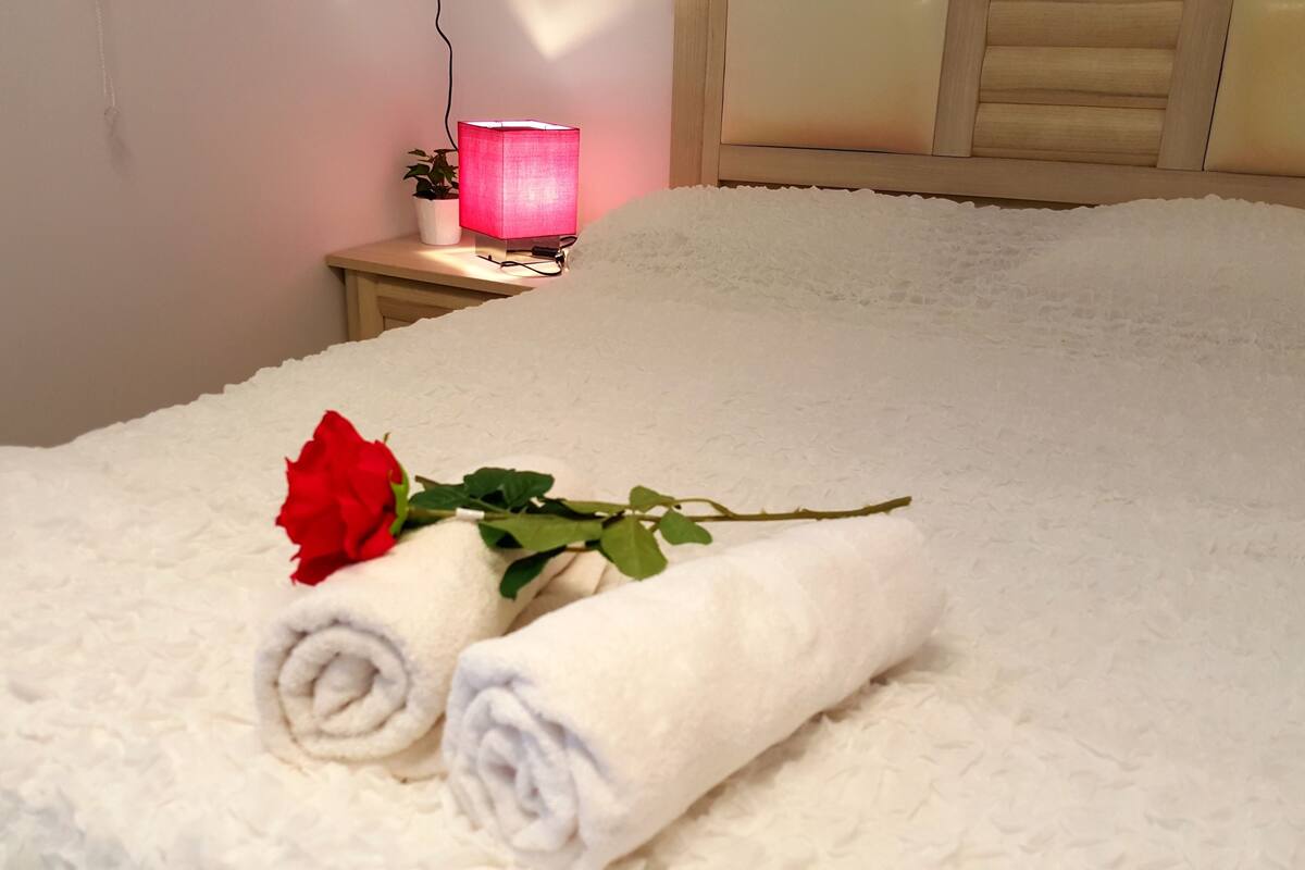 Basic-Doppelzimmer, 1 Doppelbett, Terrasse, Erdgeschoss | Hochwertige Bettwaren, schallisolierte Zimmer, kostenloses WLAN