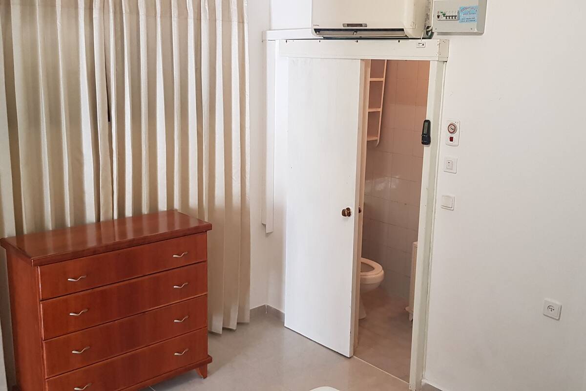 Family Apartment, 1 Bedroom, Accessible, Beachfront | Premium bedding, soundproofing, WiFi (free)