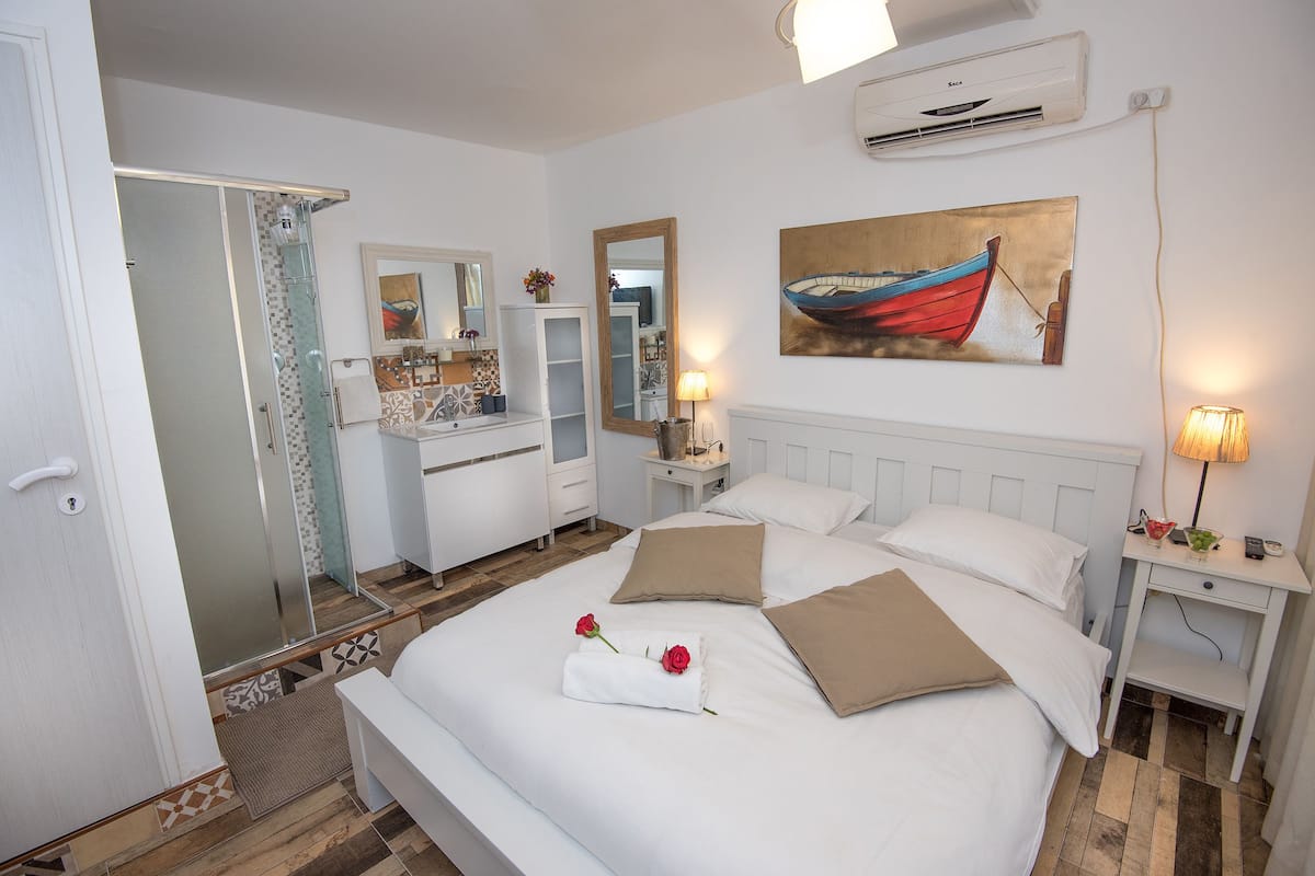 Standard-Doppelzimmer, 1 Queen-Bett, Raucher, zum Garten hin | Hochwertige Bettwaren, schallisolierte Zimmer, kostenloses WLAN