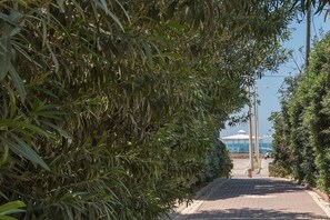 Exclusive-Villa, 2 Schlafzimmer, 2 Bäder, Gartenblick | Hochwertige Bettwaren, schallisolierte Zimmer, kostenloses WLAN