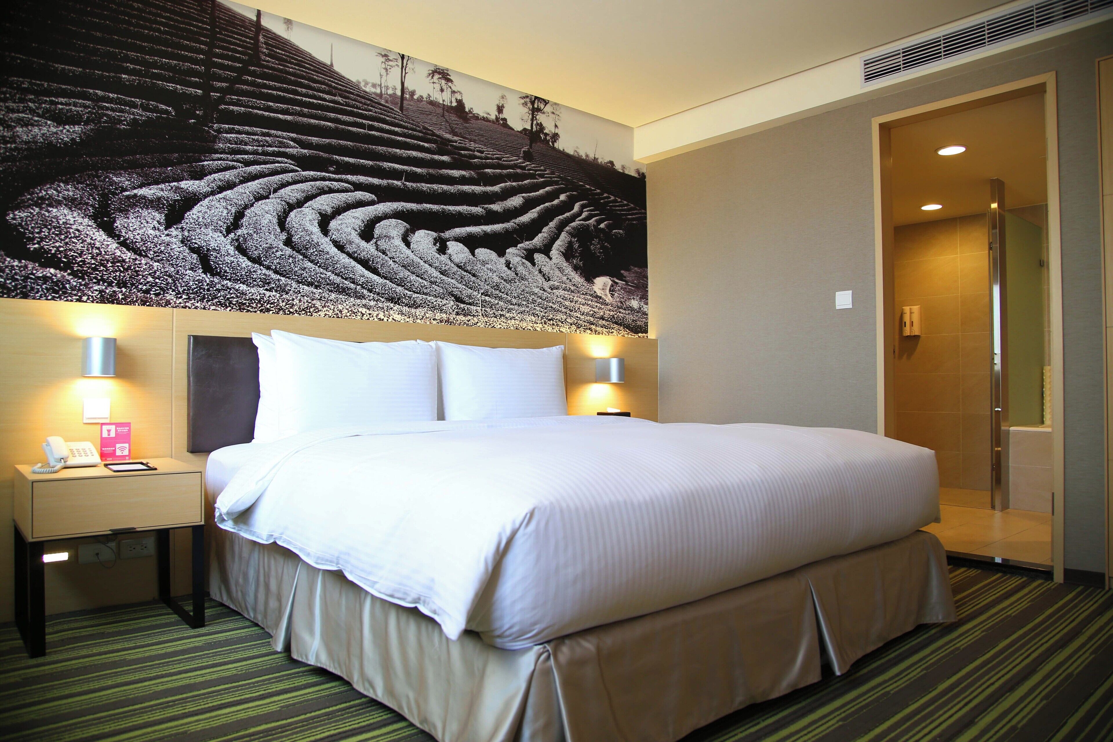 executive suite | 1 bedroom, premium bedding, minibar, in-room safe