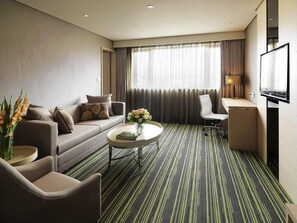 Executive Suite | Premium bedding, minibar, in-room safe, desk - Tao Garden Hotel (Taoyuan City)