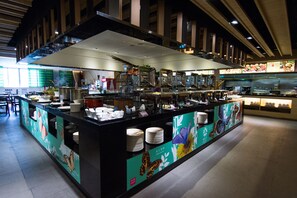 每日供應自助早餐 (每人 TWD400)