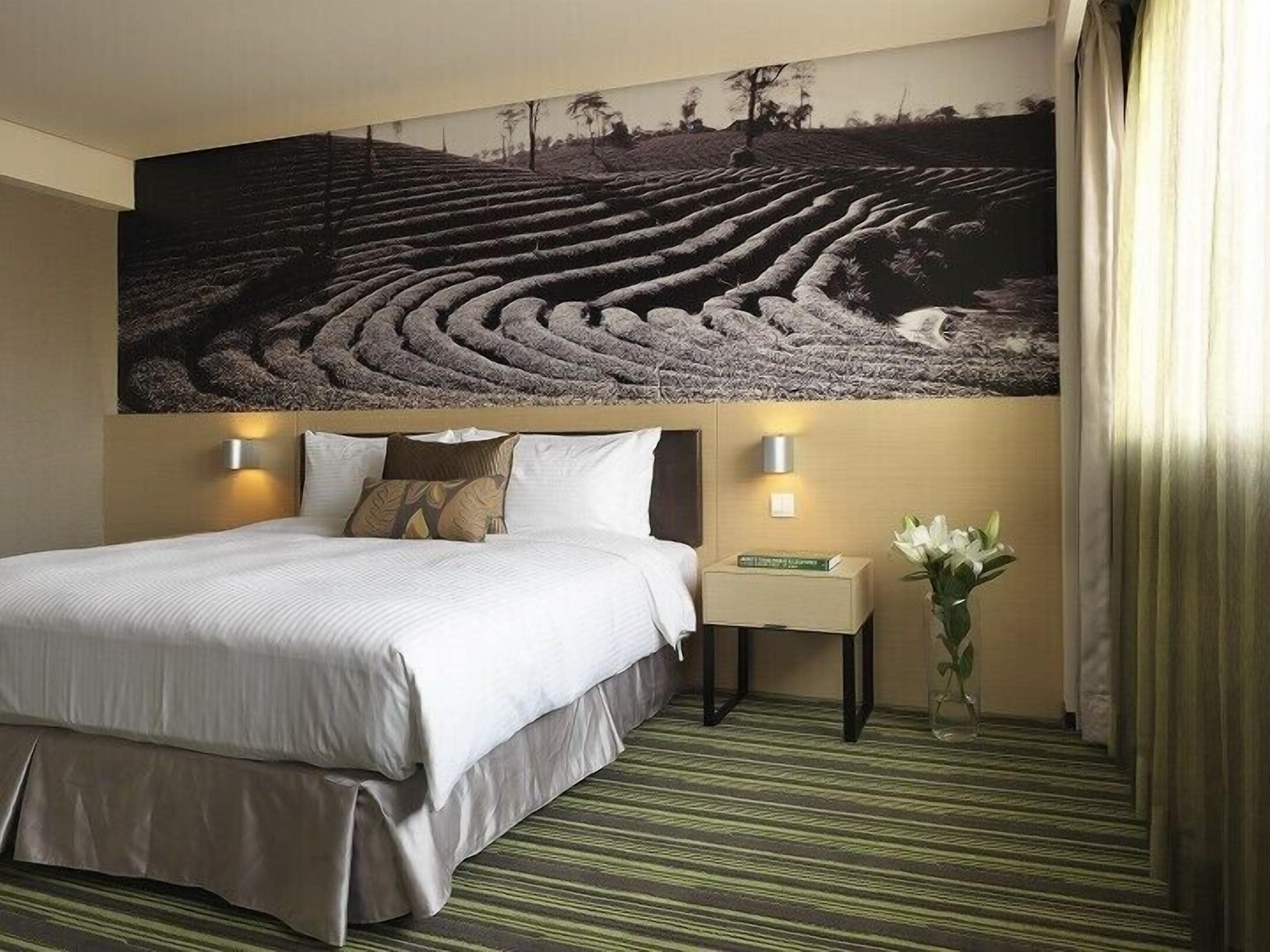 1 bedroom, premium bedding, minibar, in-room safe