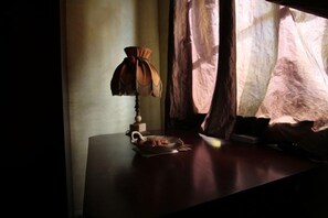 Free minibar, blackout curtains, free WiFi, bed sheets - Atelier Luxury Rooms (Haifa)