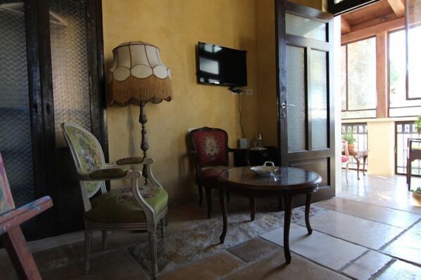 Deluxe-Zimmer, Balkon, Stadtblick | Zimmerausstattung